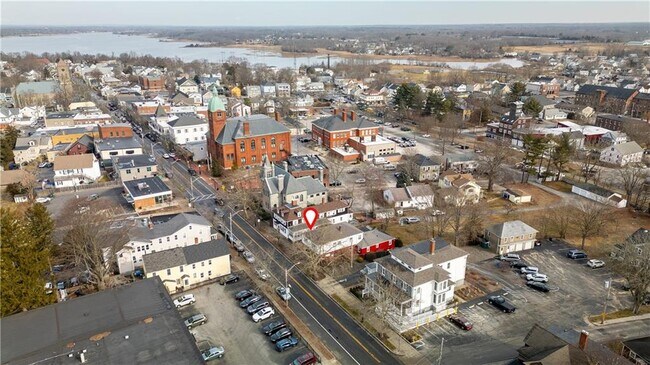 Building Photo - 546 Main St