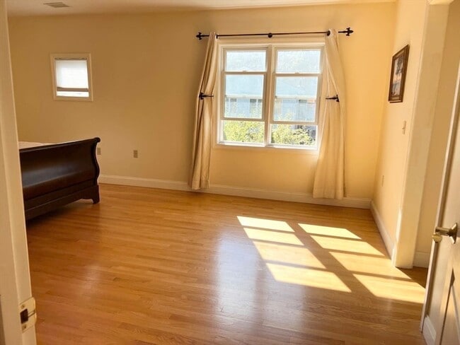 Building Photo - 15 Stimson Ave