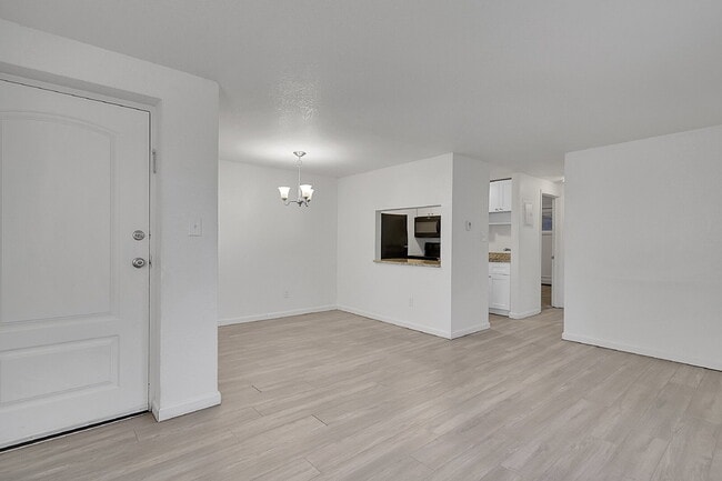 Building Photo - $1,470.95 with $500.00 OFF THE FIRST MONTH'S RENT  - 2 Bedrooms, 1 Bathroom, Condo in Denver with...