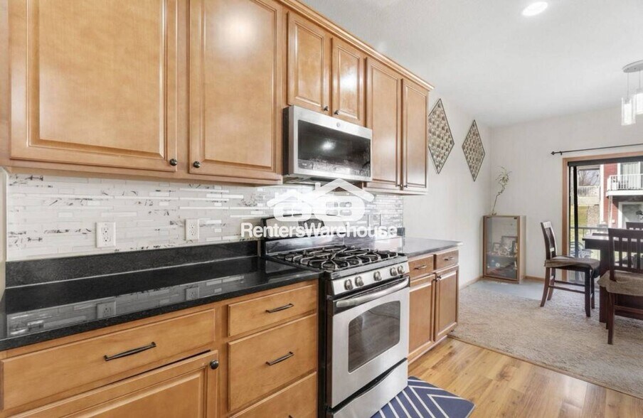 Building Photo - 9518 Roosevelt Dr