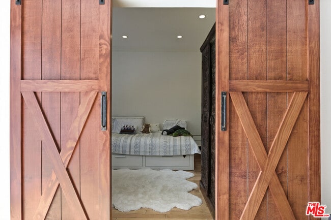 Building Photo - 4401 Moorpark Way