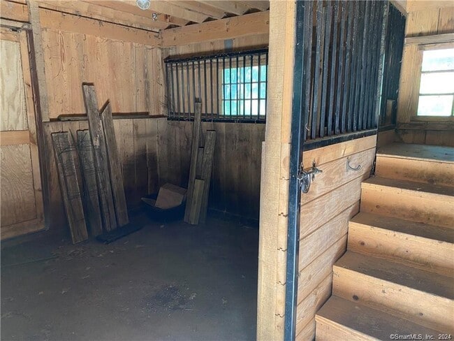 Building Photo - 524 Barrack Hill Rd