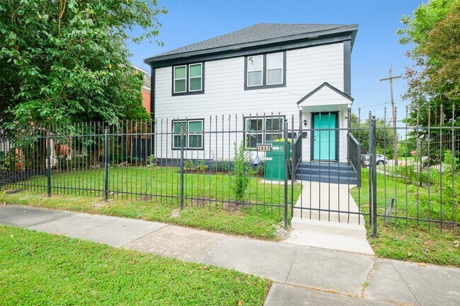 Primary Photo - 2802 Arbor St