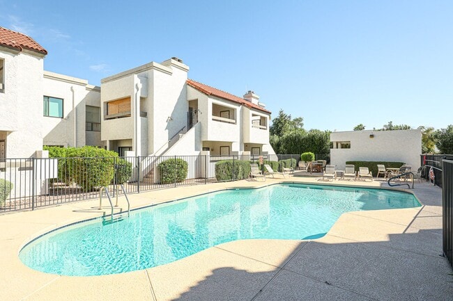 Building Photo - Great Downtown Scottsdale Location!