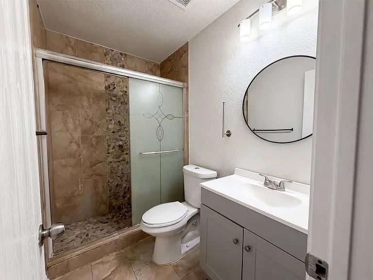Building Photo - 2324 Glenhaven Dr