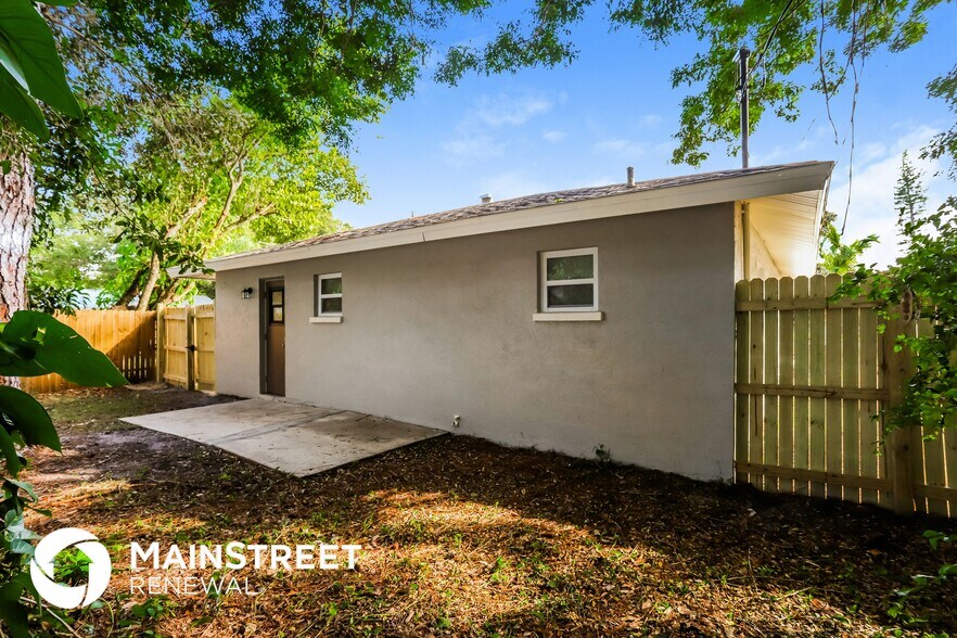 Building Photo - 4108 12th Ave W