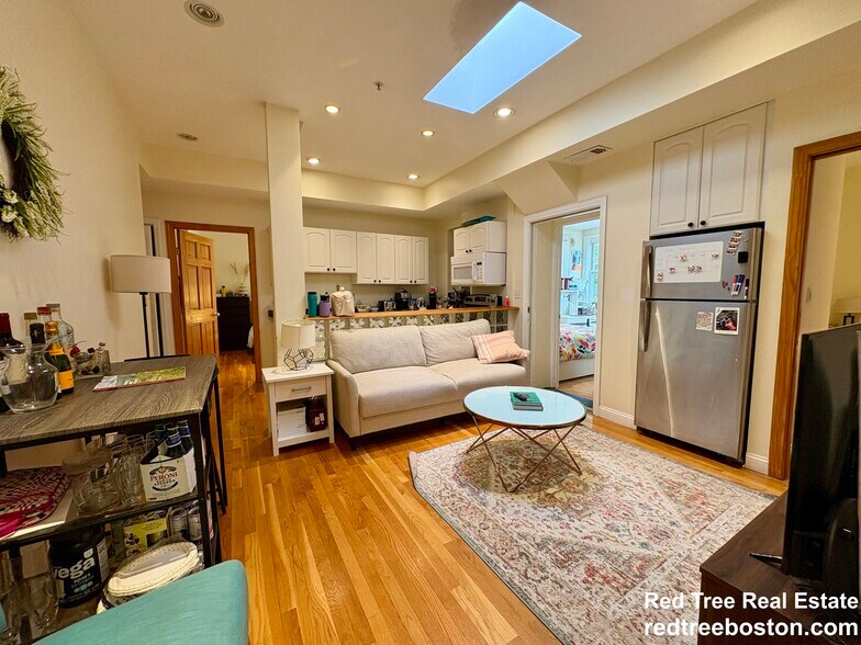 Building Photo - 1801 Beacon St