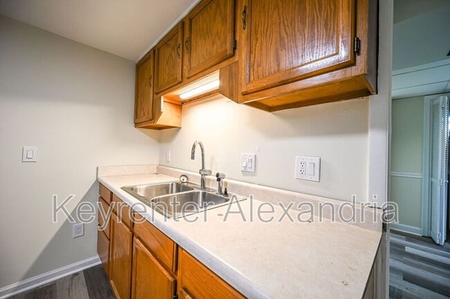 Building Photo - 2826 James Dr