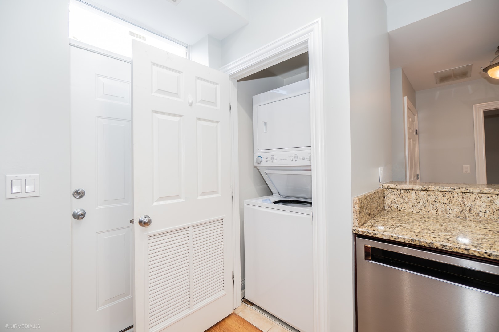 Building Photo - 2608 W Leland Ave