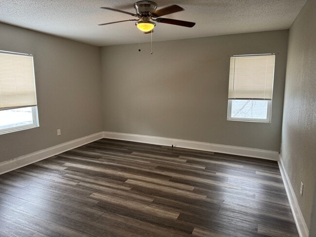 Building Photo - 1916 Faraon St