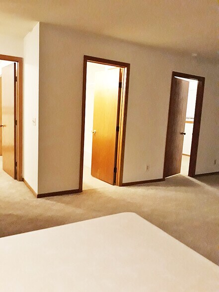 Building Photo - 608 N 4th St