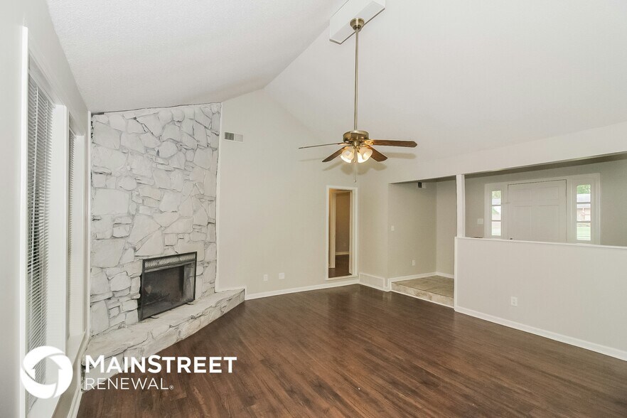 Building Photo - 6063 Colonyhill Dr