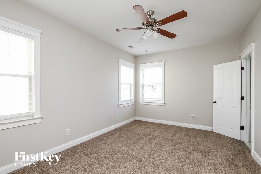 Building Photo - 8111 Townley Rd