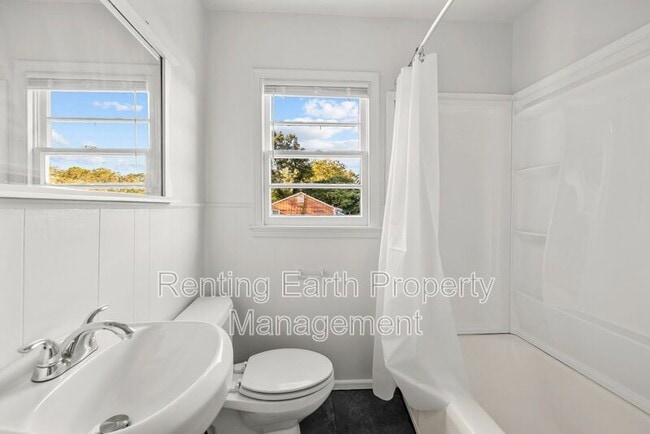 Building Photo - 932 5 Mile Rd