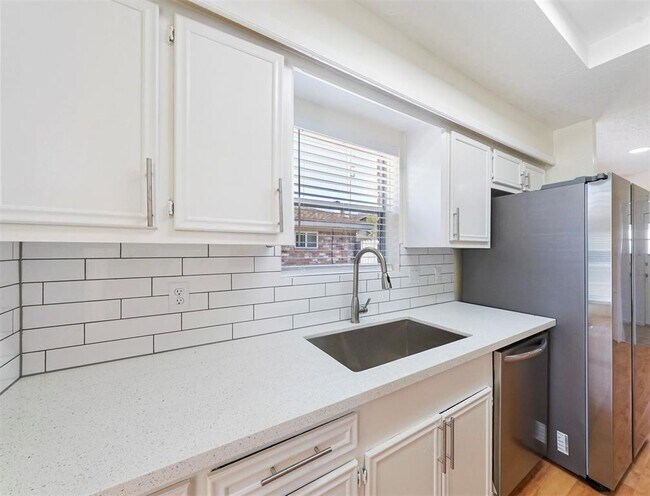 Building Photo - 14006 Briarworth Dr