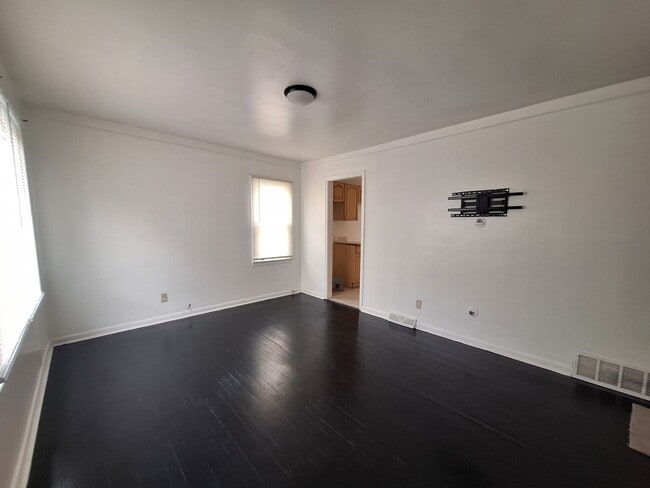 Building Photo - 3890 Poplar Ave