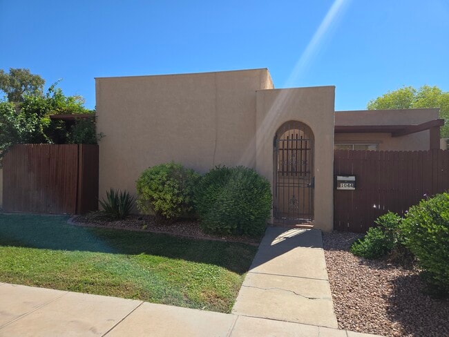 Building Photo - 1044 E Pueblo Rd