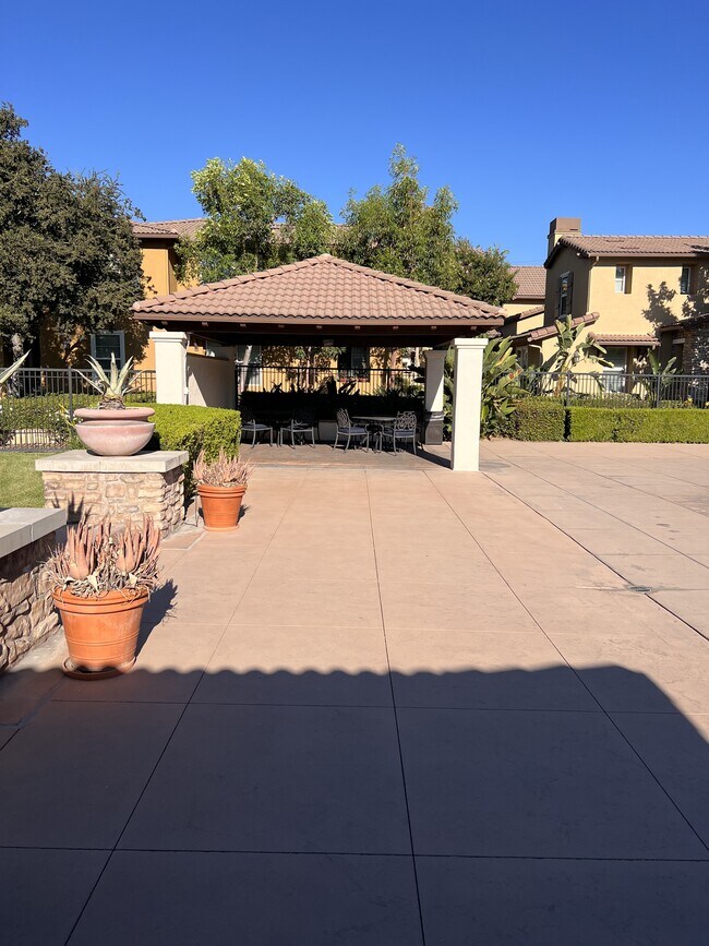 Building Photo - 8090 Cornwall Ct