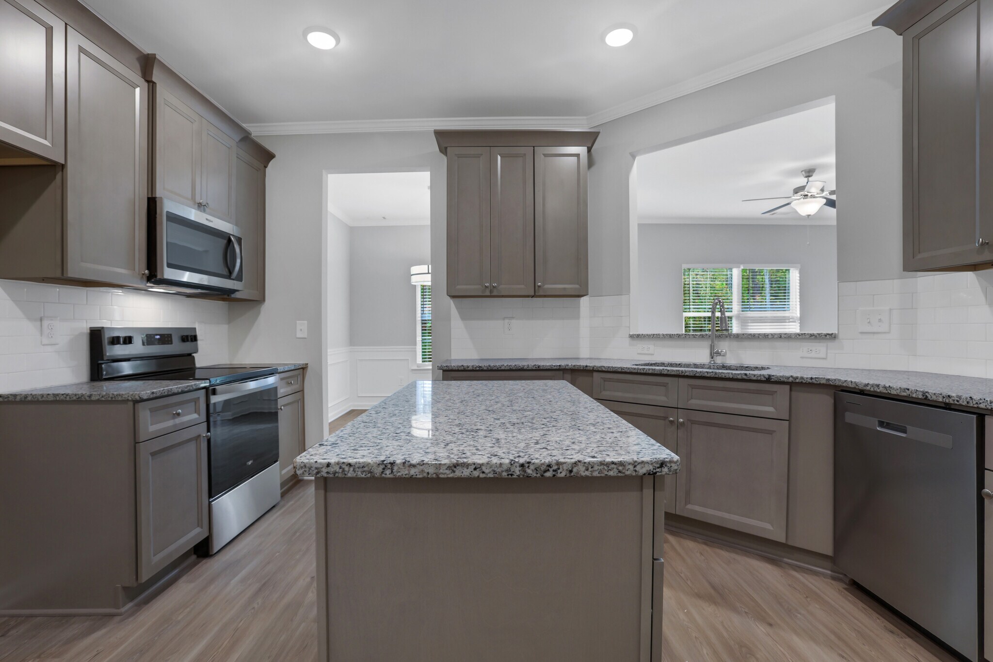 Building Photo - 236 Eva Way NE