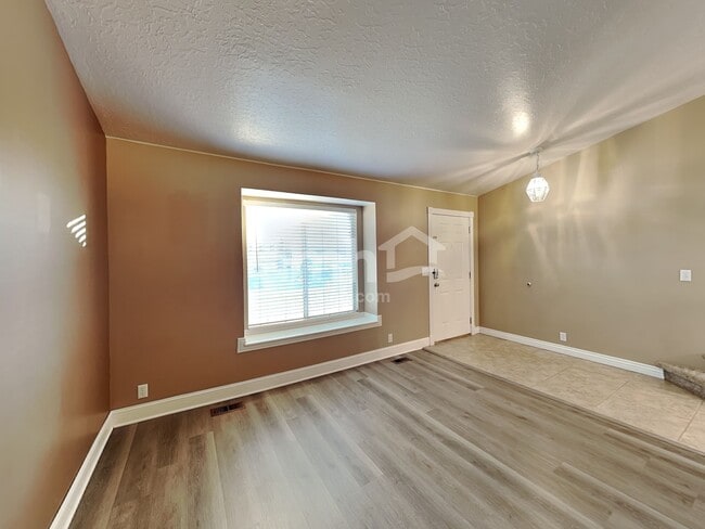 Building Photo - 172 W 2100 S