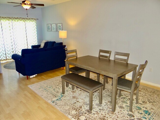 Building Photo - Seasonal Rental Available 11/25/24-4/30/25...