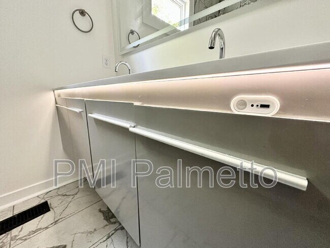 Building Photo - 1121 Zeigler St