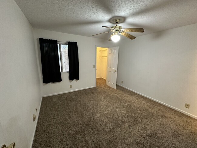 Building Photo - Apartment For Rent