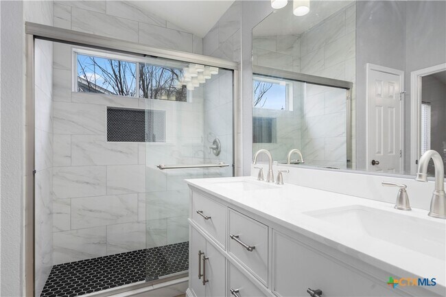 Building Photo - 4492 Mather