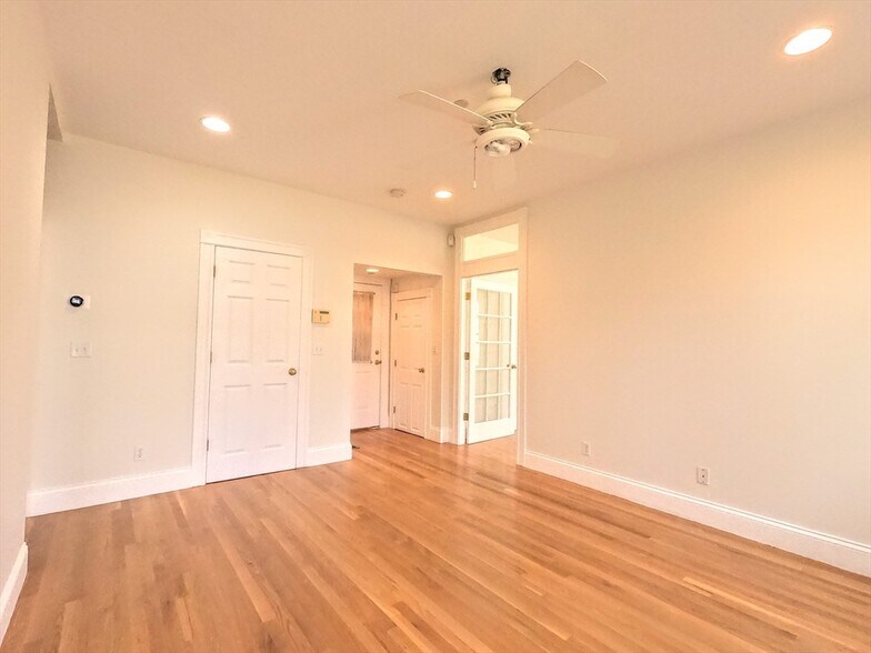 Building Photo - 15 Parley Ave
