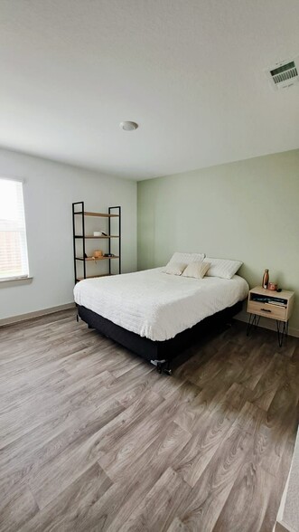 Building Photo - 3555 Crestfield Ln