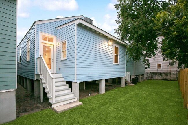 Building Photo - Single Family Modern Elegance in the Heart of Milan, New Orleans