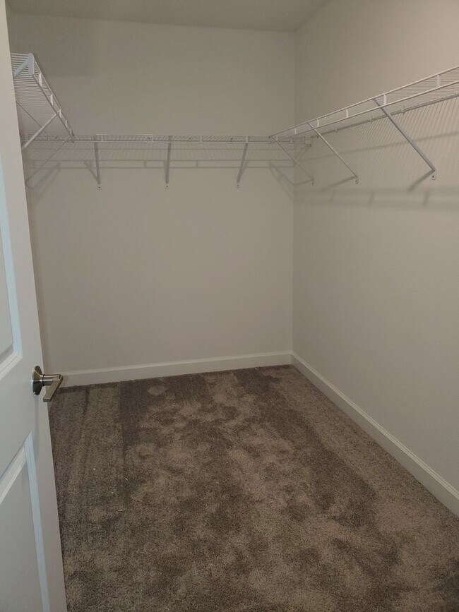 Building Photo - Spacious Bridgewalk Townhome