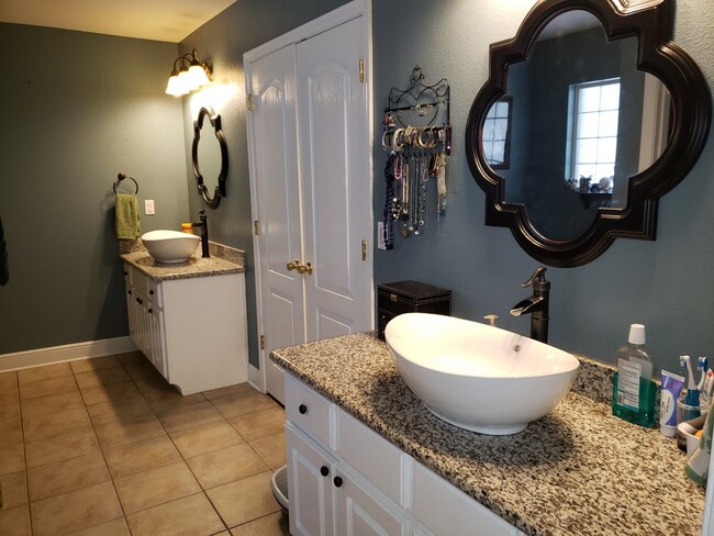 Building Photo - 2061 Riviera Ln S