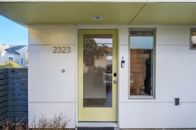 Building Photo - 2323 W Crockett St