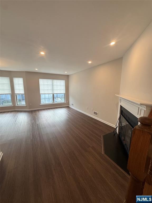 Building Photo - 686 Plum Terrace