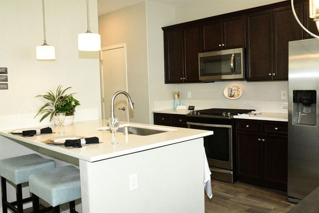 Building Photo - 2580 N McArthur Ave