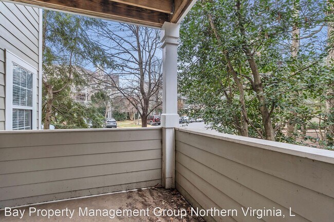 Building Photo - 1705 Lake Shore Crest Dr