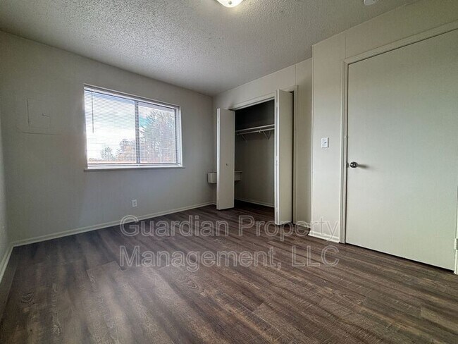 Building Photo - 1602 Brookside Dr