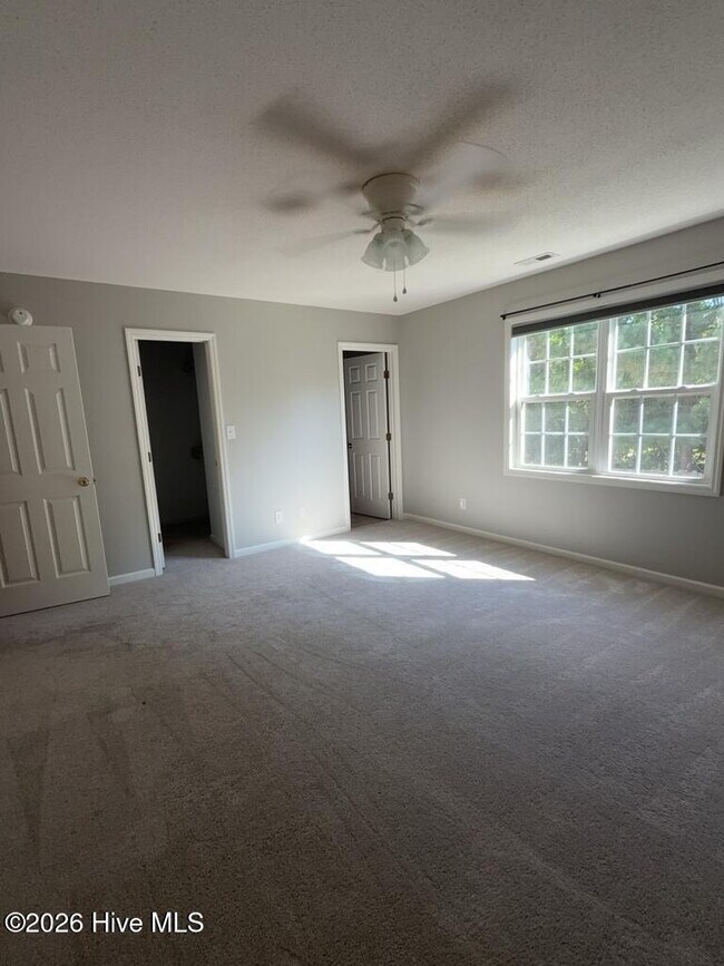 Building Photo - 160 Kelly Cir