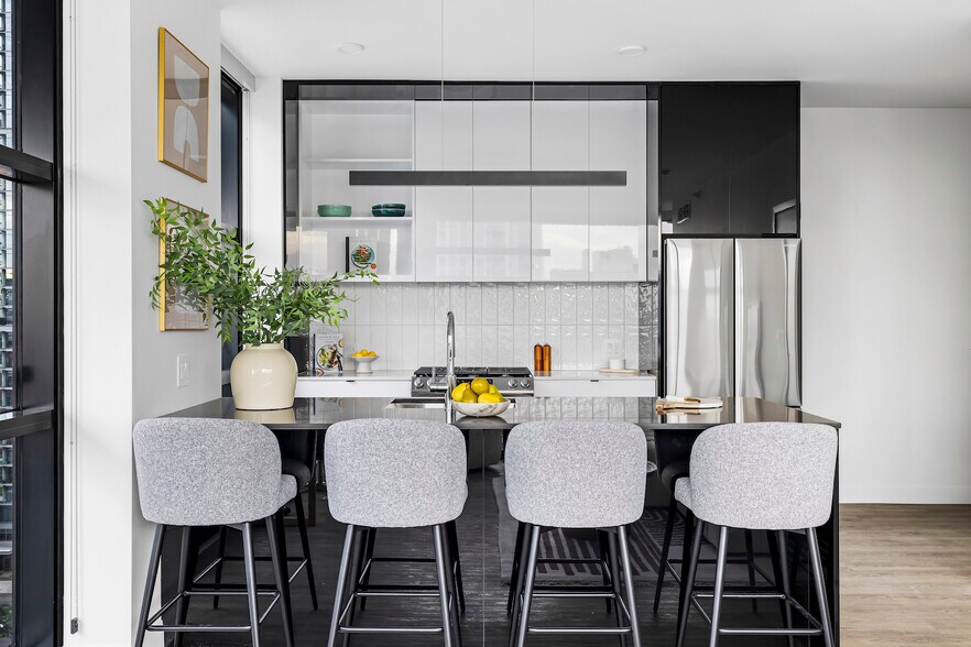 Building Photo - The Leo