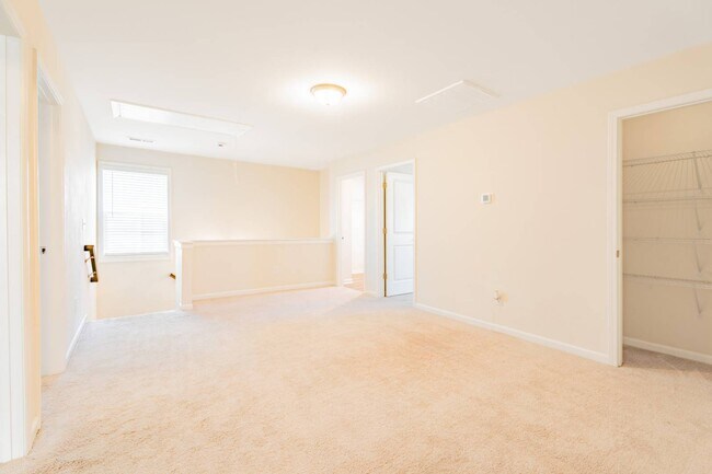 Building Photo - 293 Mansell Pk