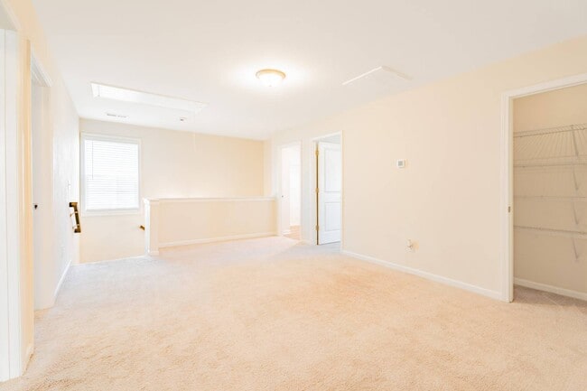 Building Photo - 812 Justify Lp