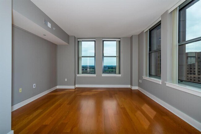 Building Photo - 314 N Broadway