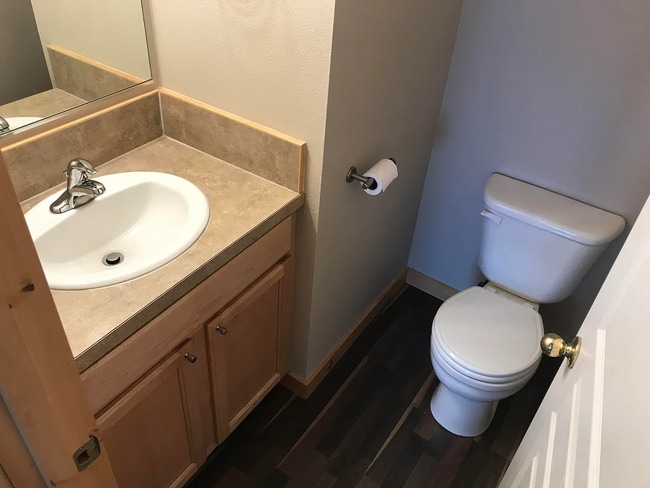 Building Photo - 312 NE 4th St