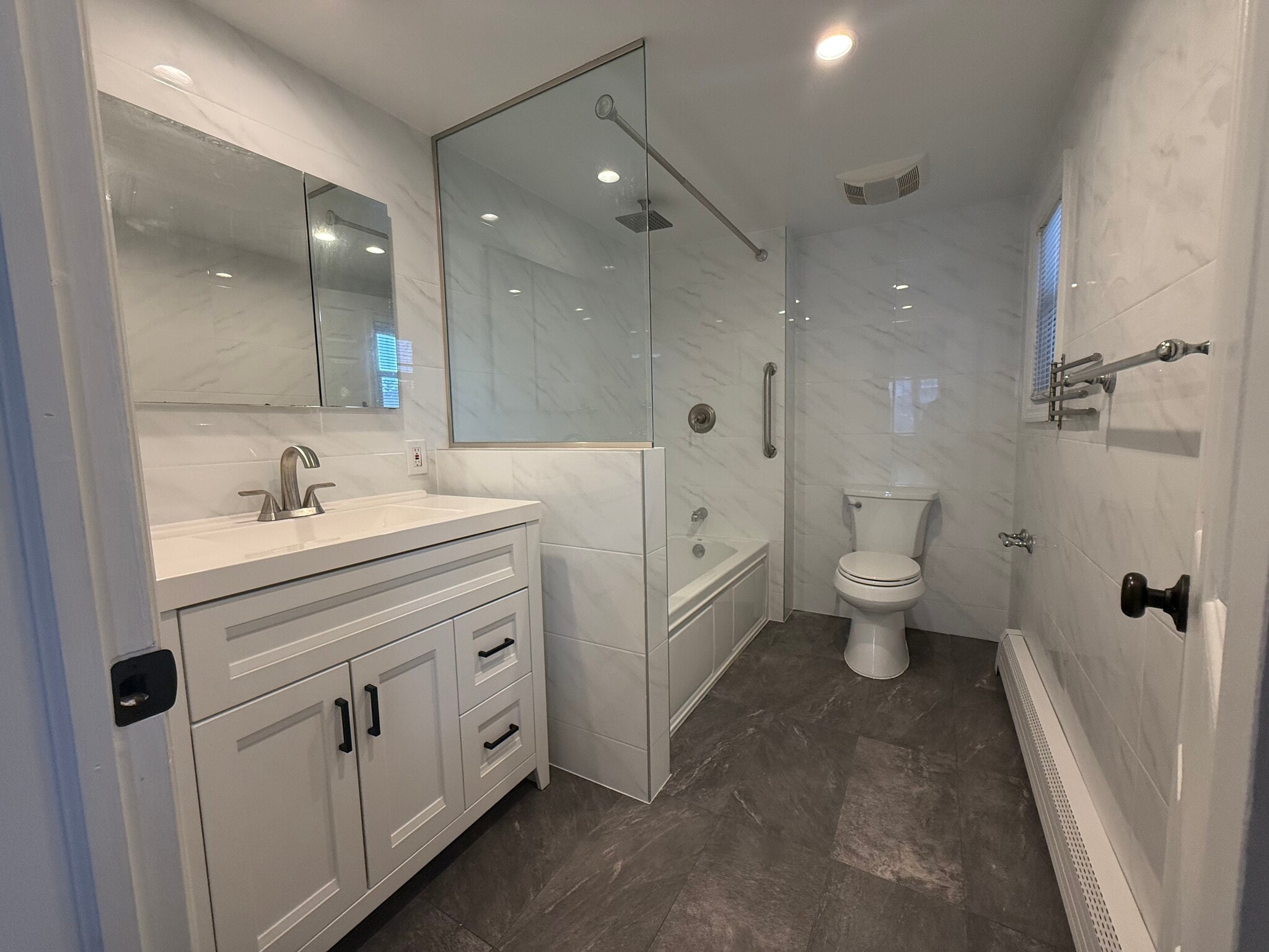 Building Photo - 25 Melrose Pl