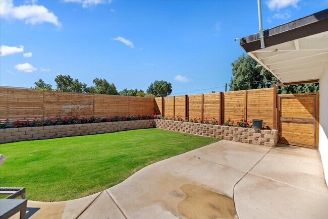 Building Photo - 32300 Shadow Mountain Ln