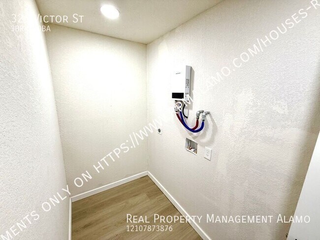 Building Photo - 326 Victor St