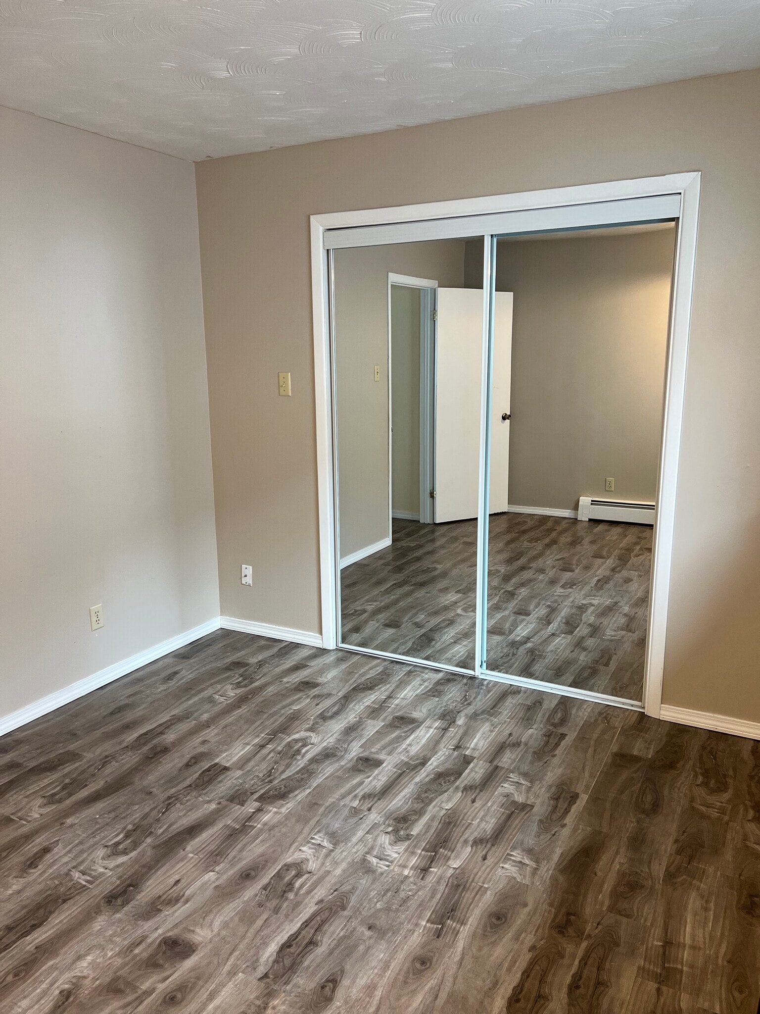 Building Photo - 253 Main St