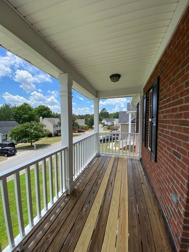 Building Photo - Northeast / Elgin- Offering Self Guided Tour with RENTLY!