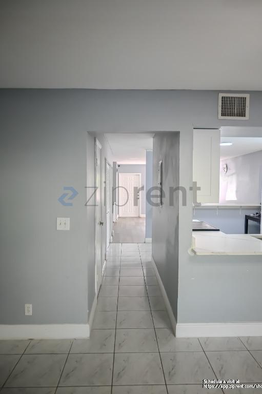 Building Photo - 9761 Riverside Dr